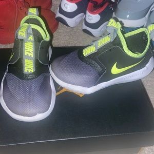 Nike flex runner sneakers